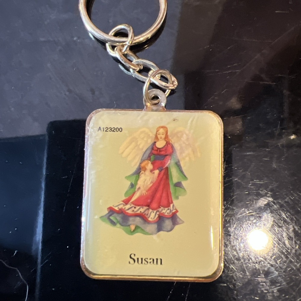 Vintage Angel & Child Design Keychain - Personalized Susan‎